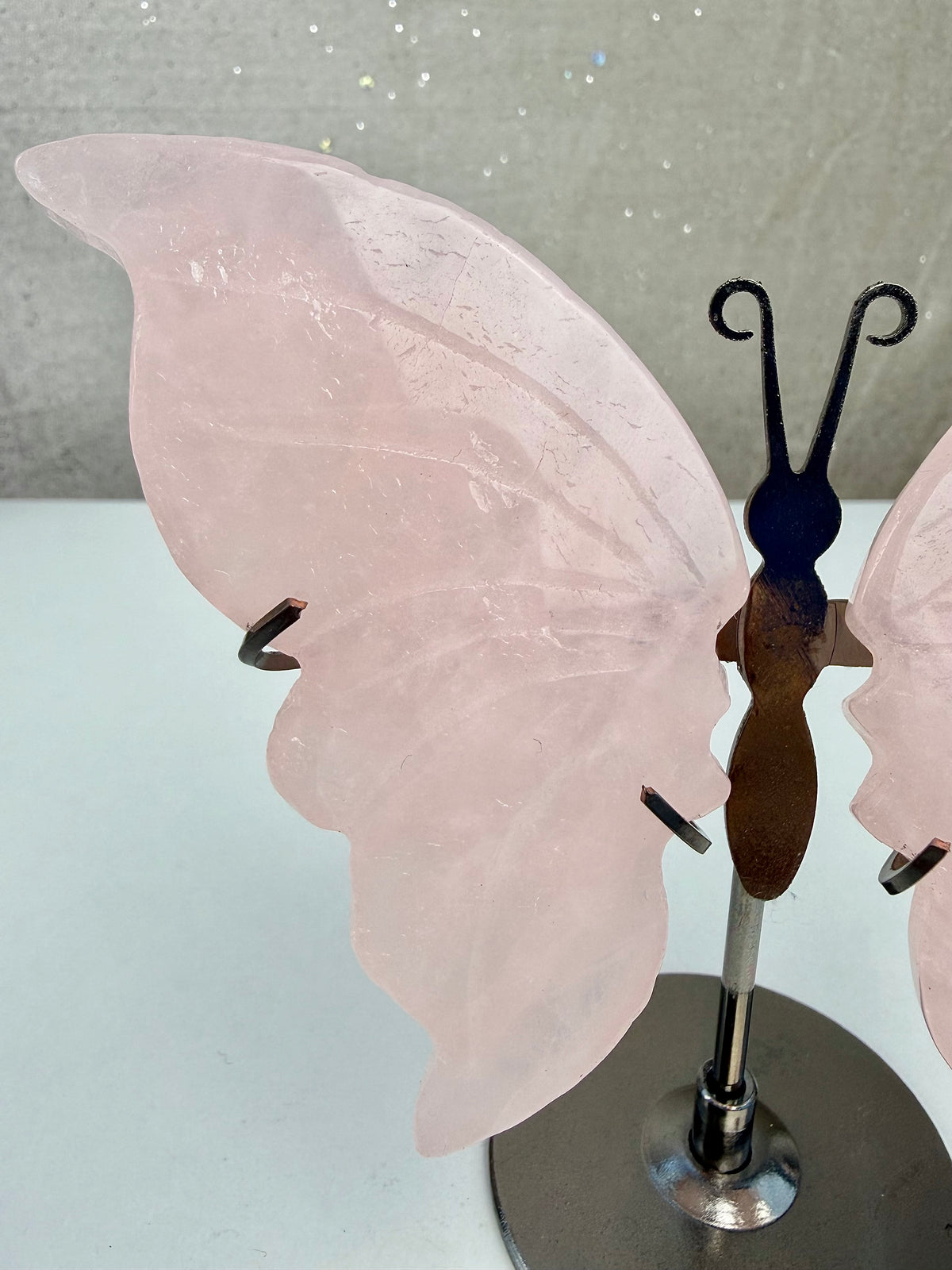 Rosenkvarts Vinger (med stand)
