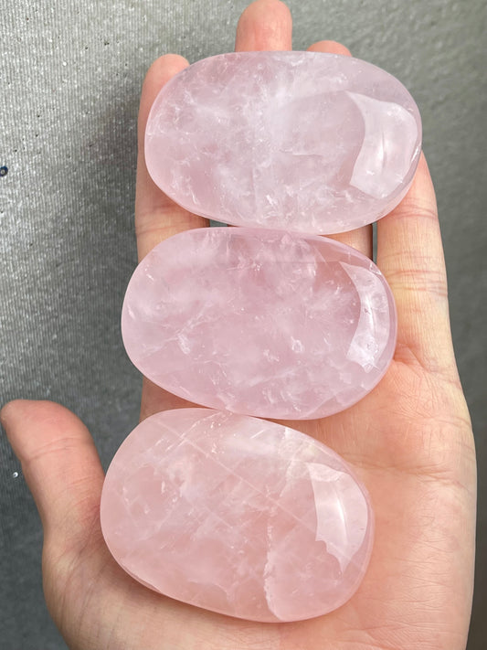 Rosenkvarts Håndstein