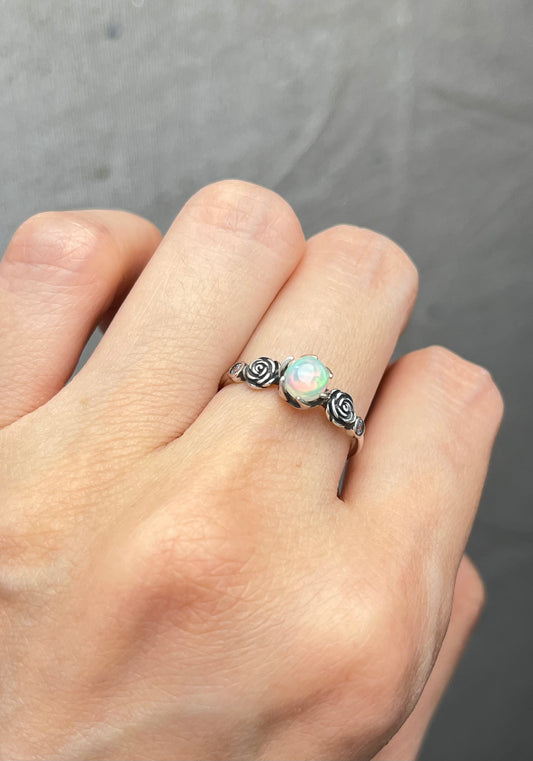 Ring med Opal i 925 sterling sølv