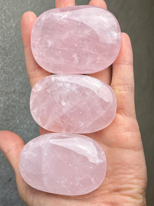 Rosenkvarts Håndstein