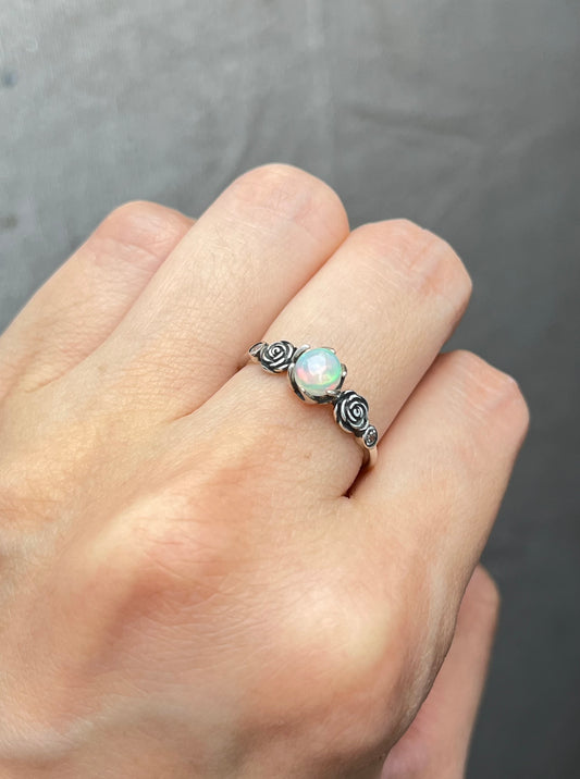 Ring med Opal i 925 sterling sølv