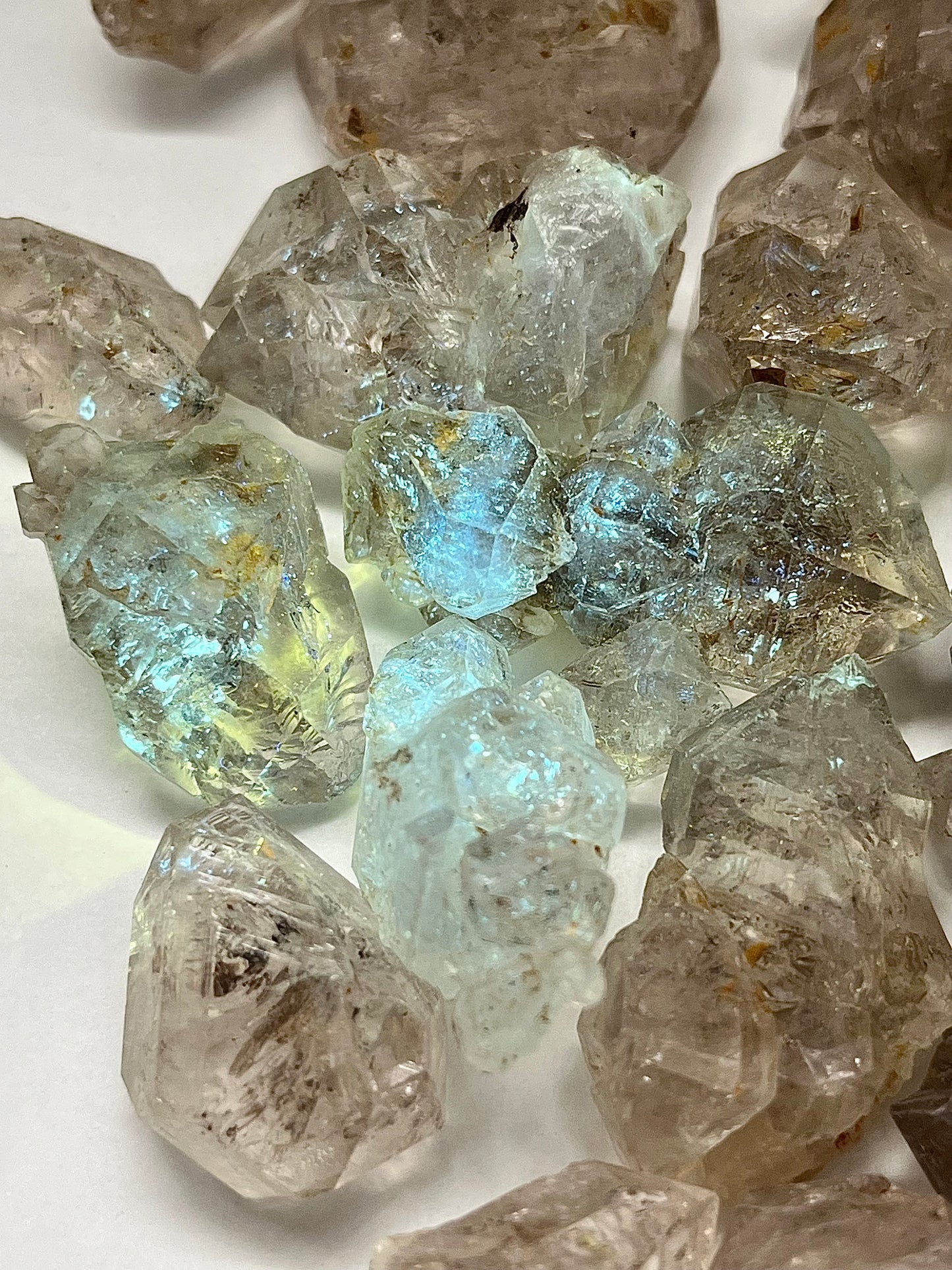 Petroleum Quartz Raw 20-30mm
