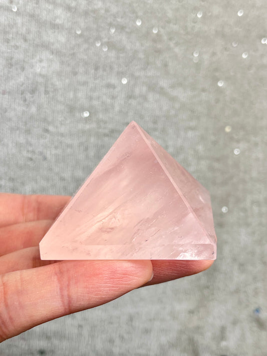 Rosenkvarts Pyramide