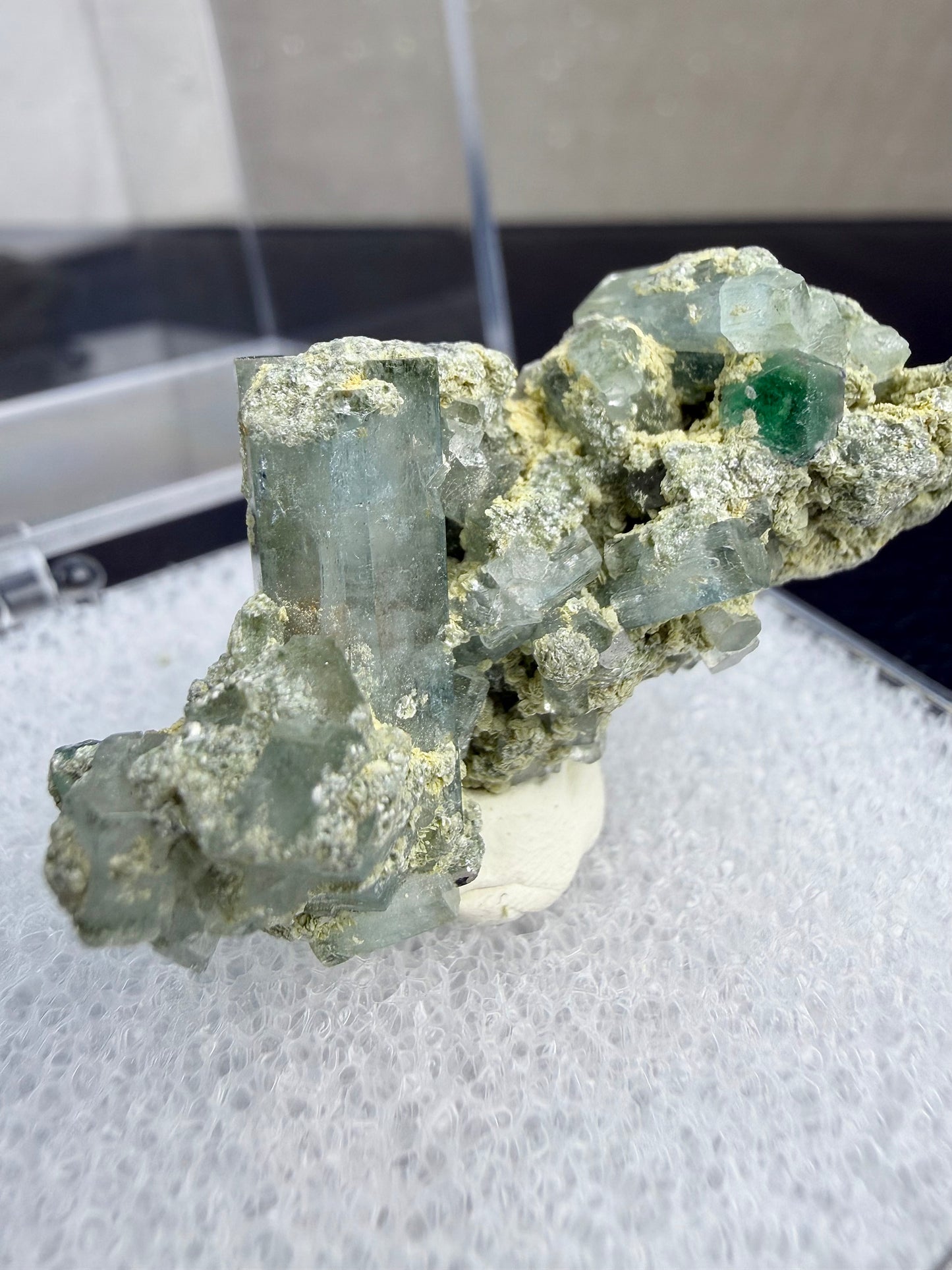 Akvamarin med fluoritt i boks, Namibia