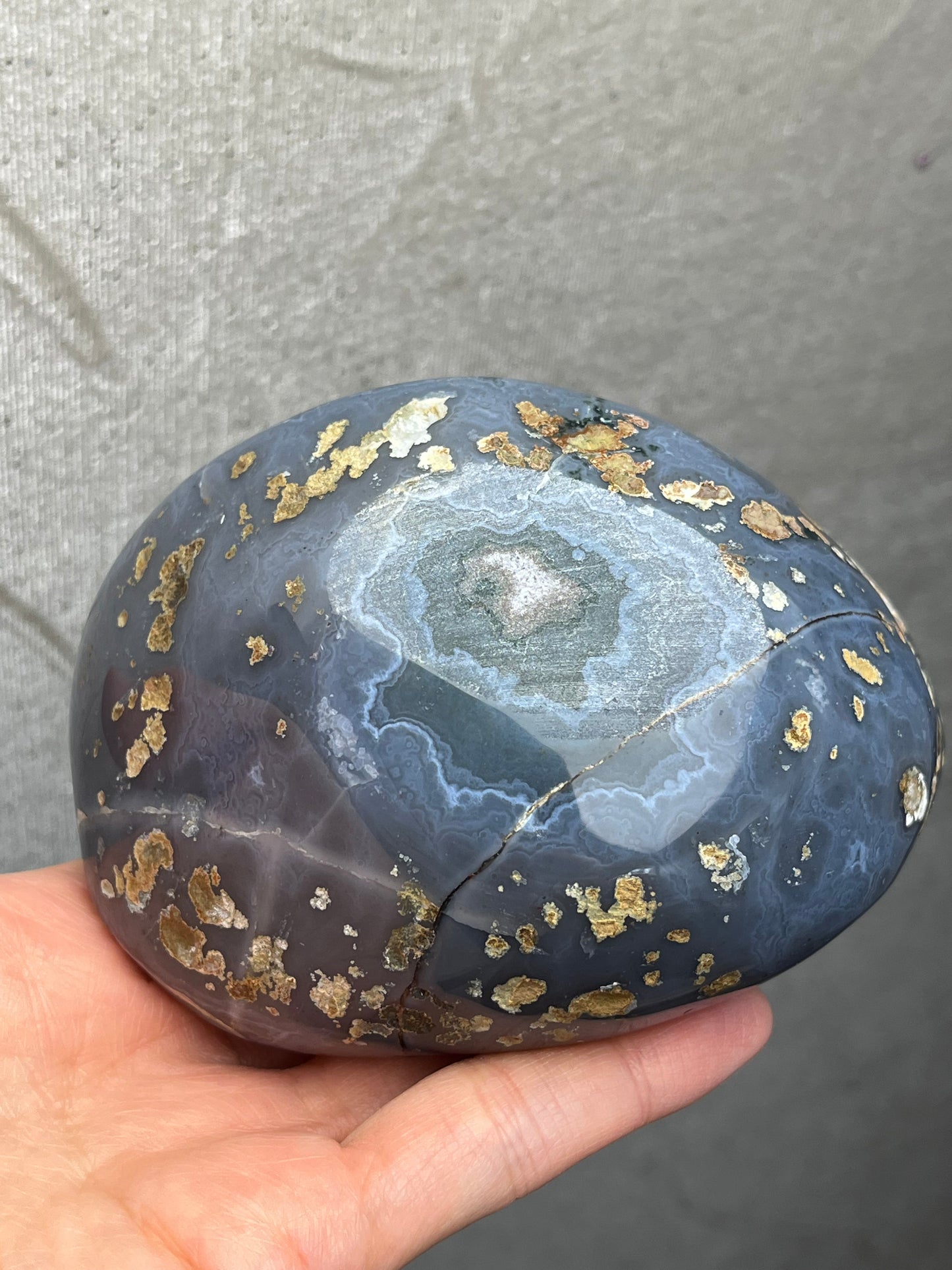 Ametyst geode, bakside polert