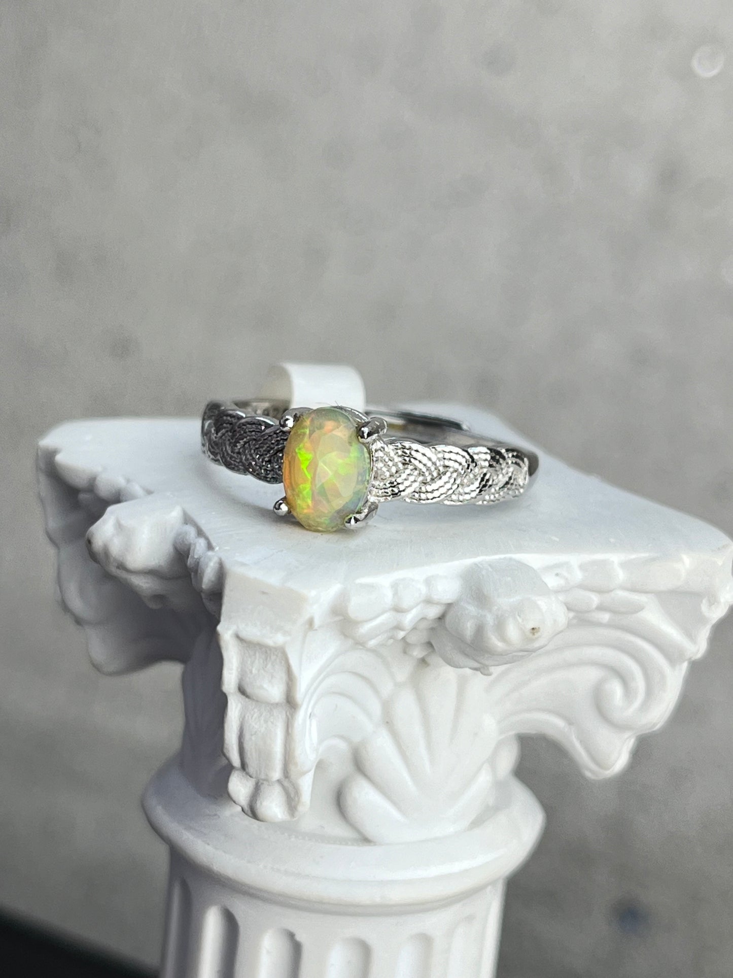 Ring med Opal i 925 sterling sølv