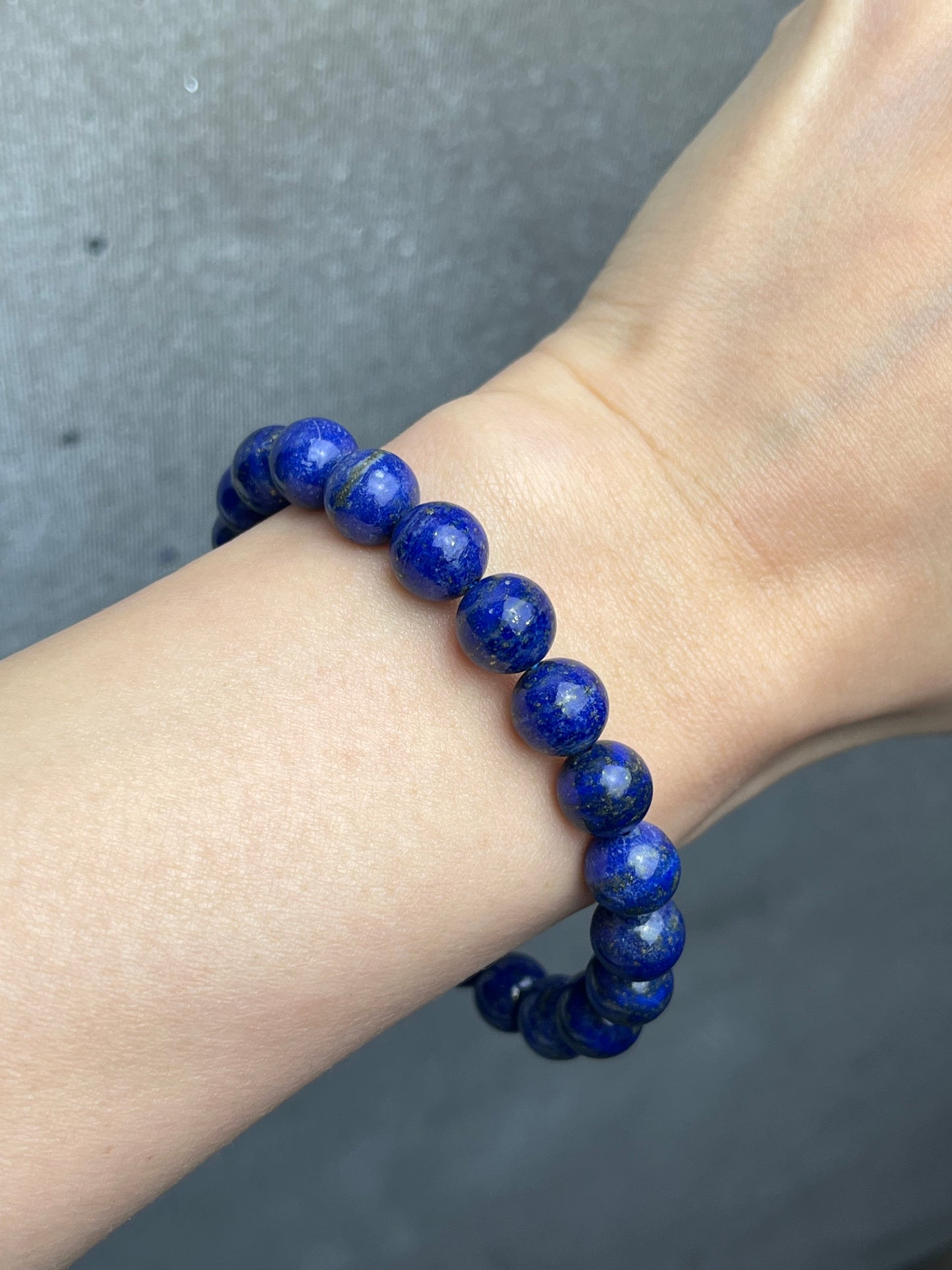 Lapis lazuli armbånd 9-10mm+