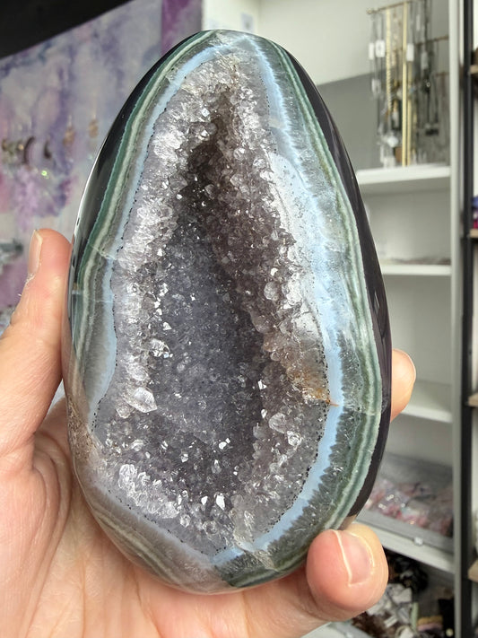 Quartz geode