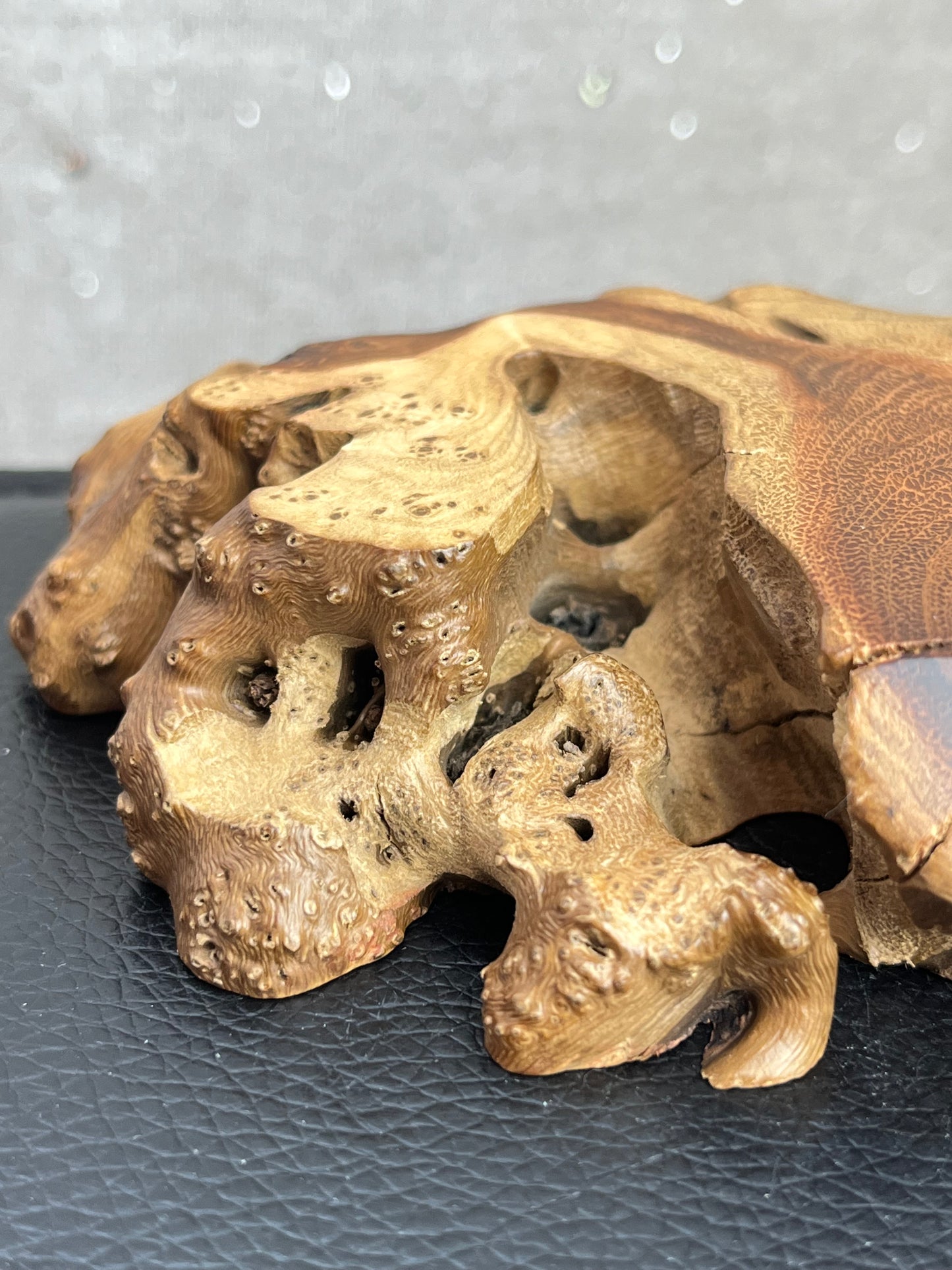 Crystal base in natural wood