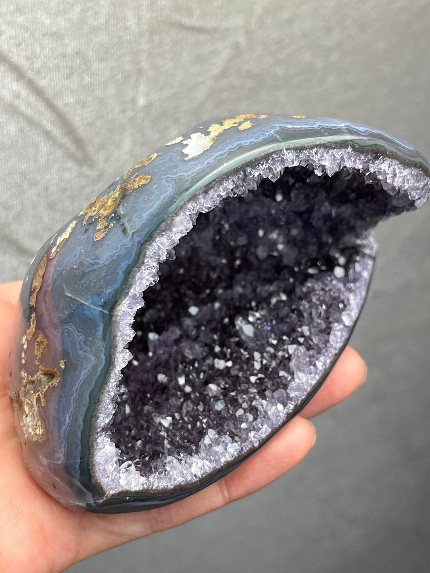 Ametyst geode, bakside polert