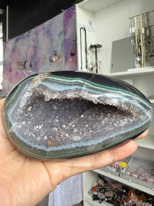 Quartz geode