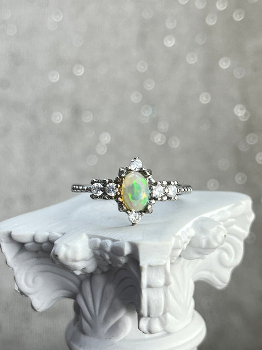Ring med Opal i 925 sterling sølv
