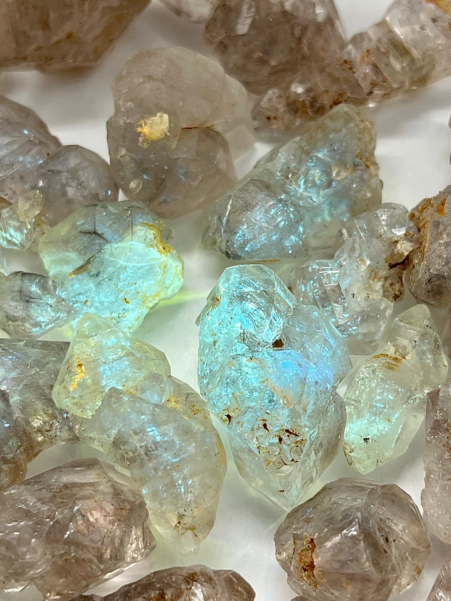 Petroleum Quartz Raw 20-30mm