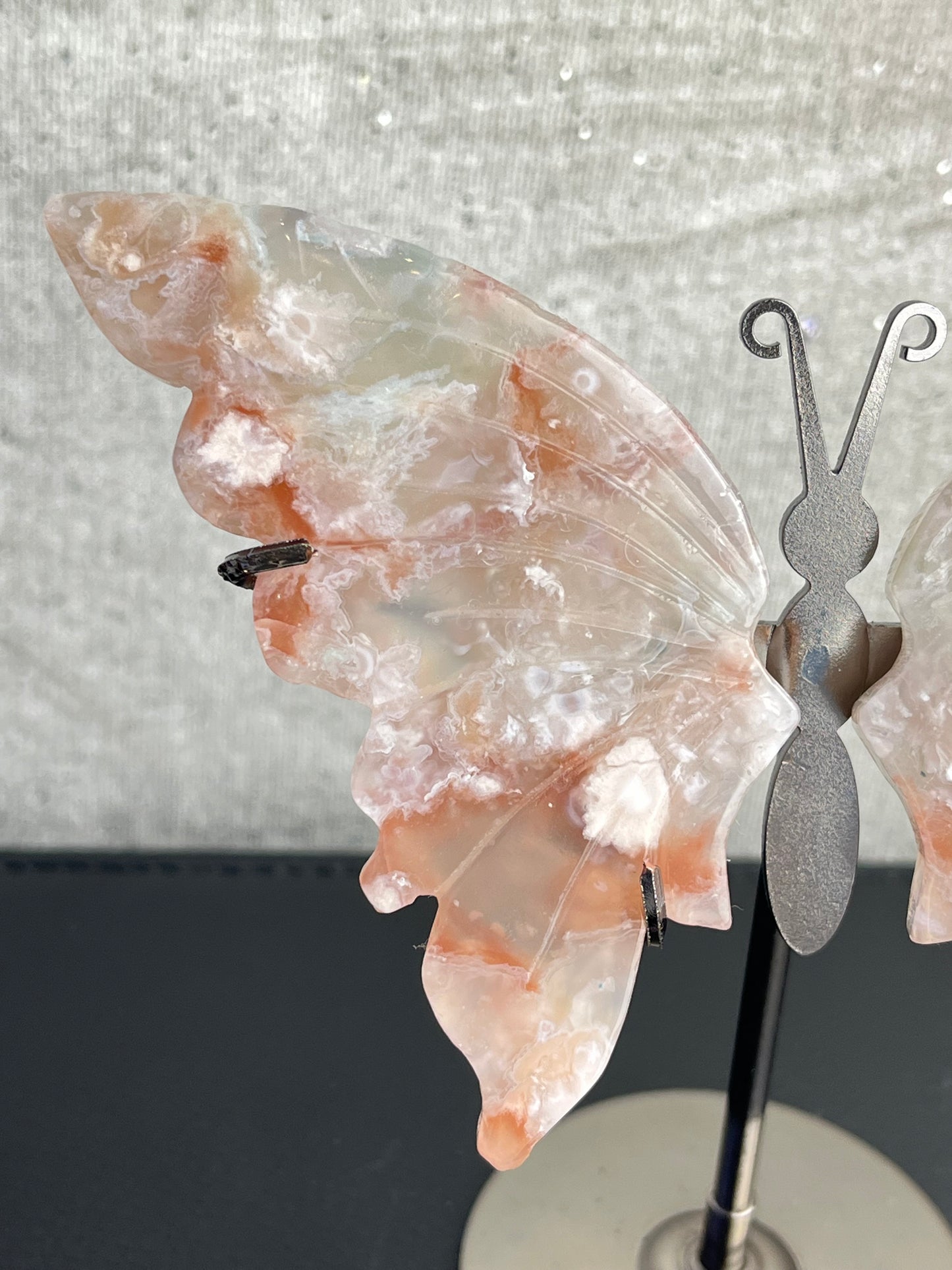 Blomster Agat Vinger (med stand)