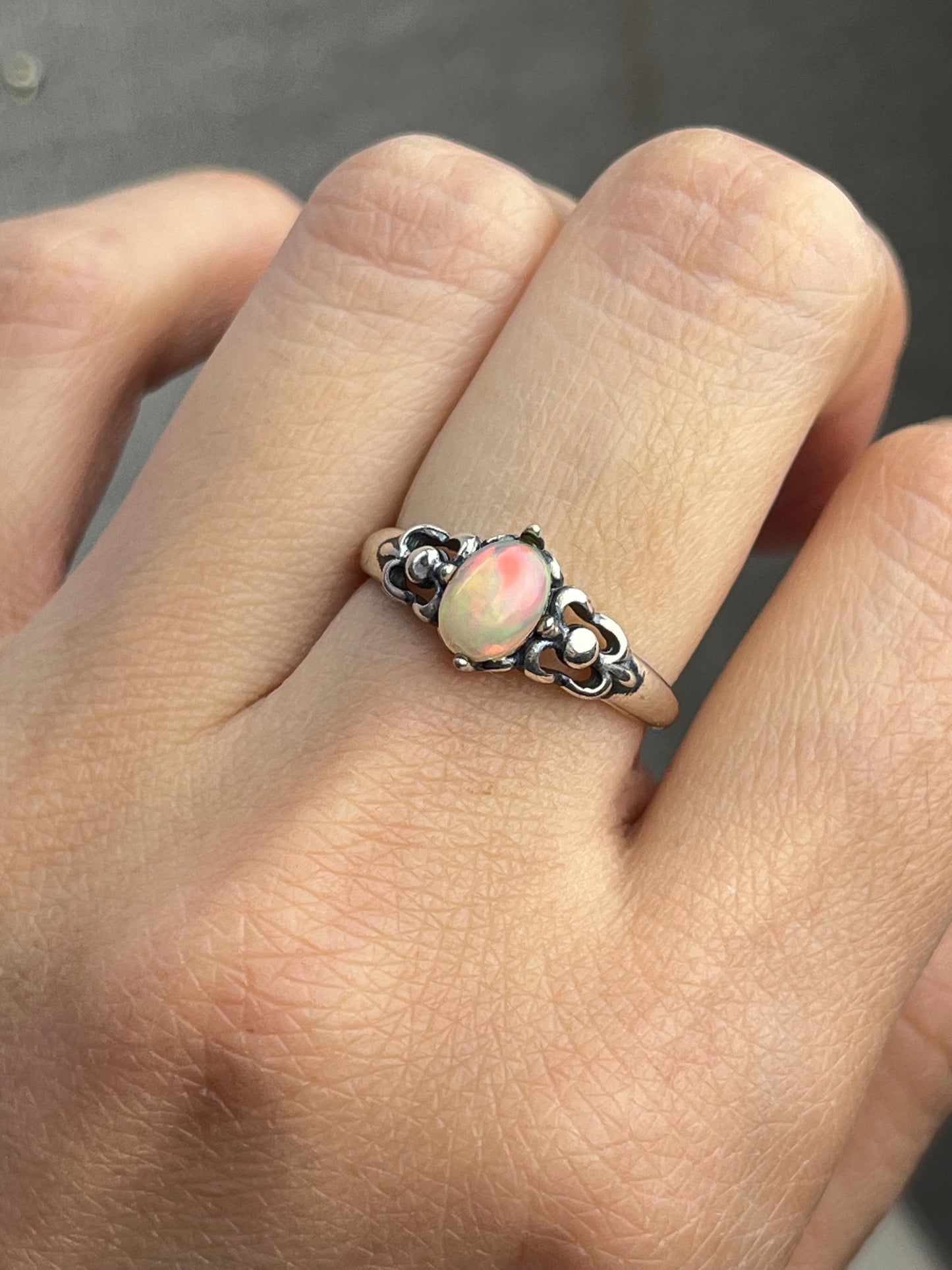 Ring med Opal i 925 sterling sølv