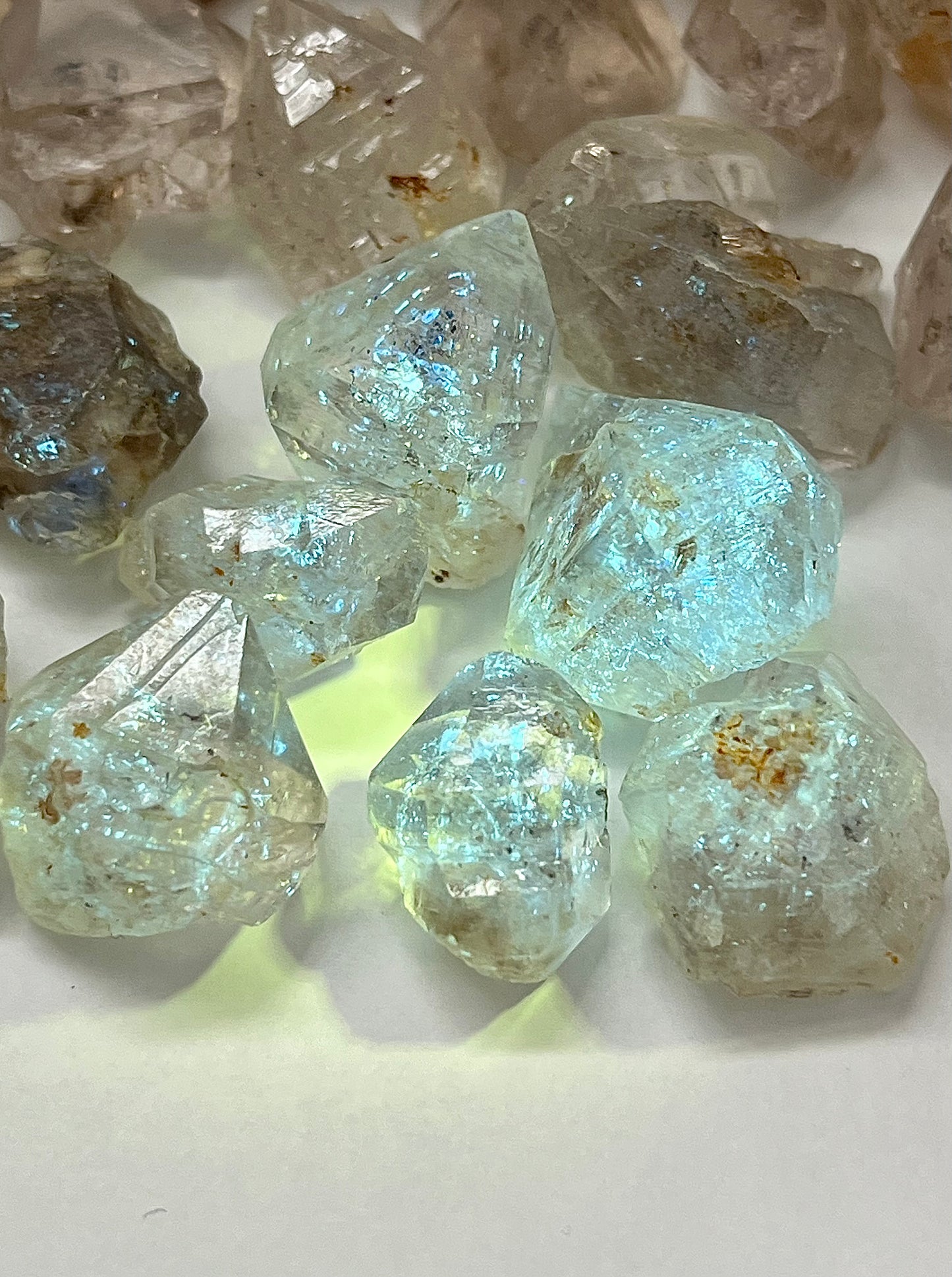 Raw Petroleum Quartz 14-20mm