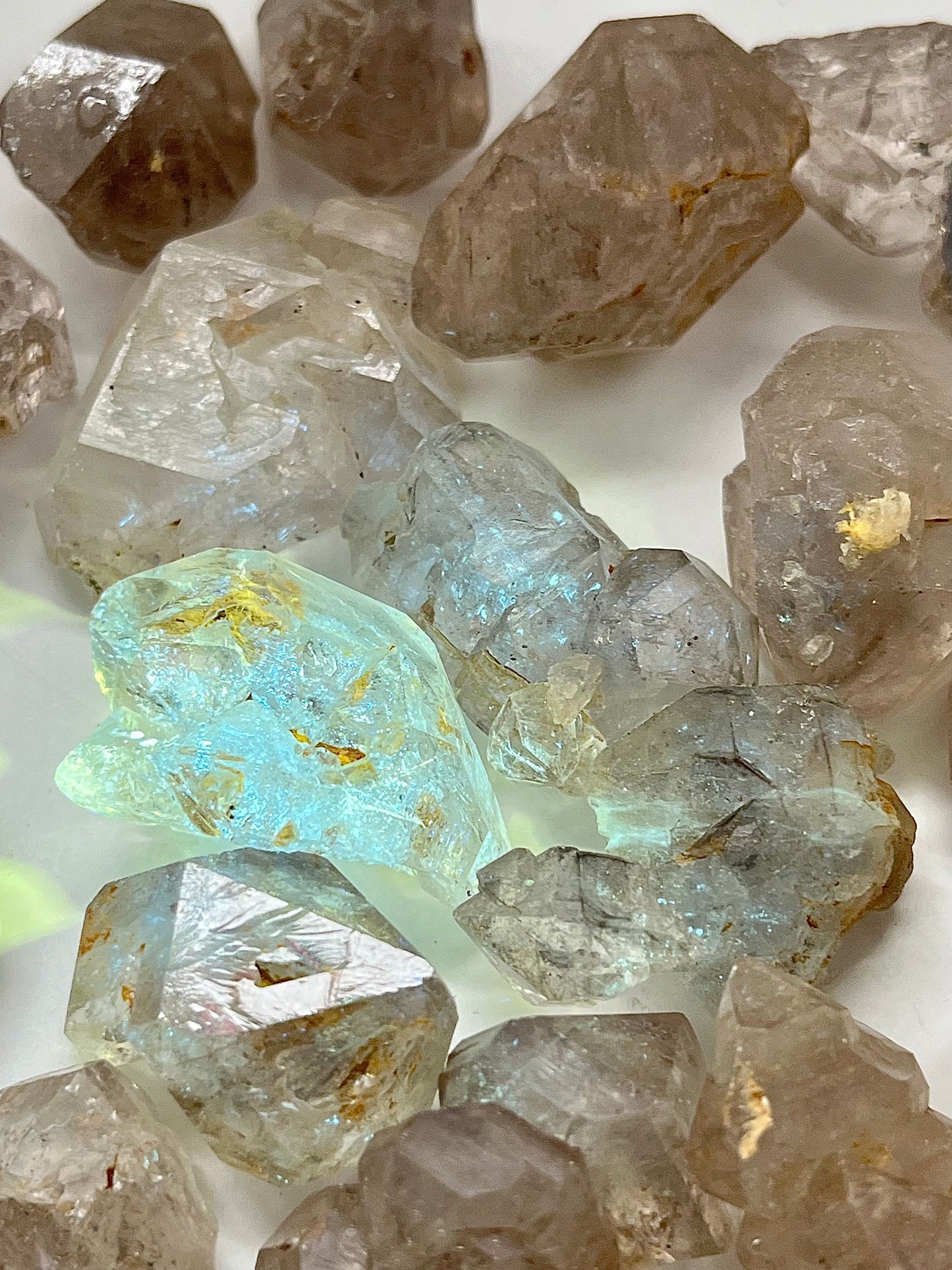 Petroleum Quartz Raw 20-30mm