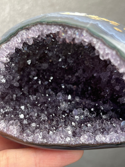 Ametyst geode, bakside polert