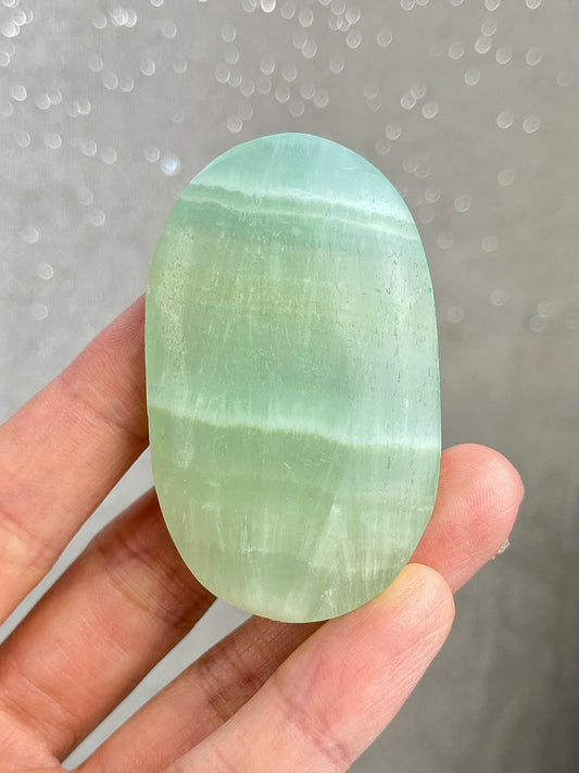 Grønn kalsitt(pistasj kalsitt) Håndstein