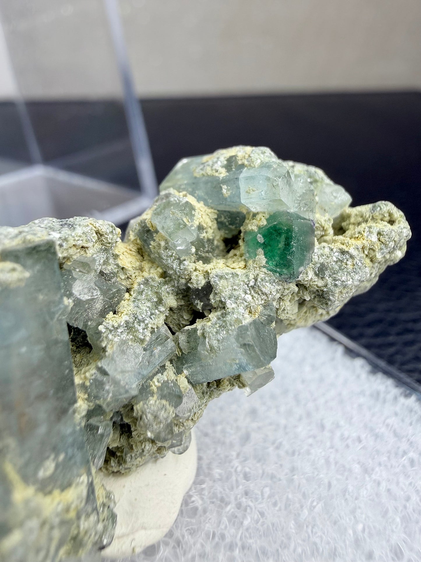 Akvamarin med fluoritt i boks, Namibia
