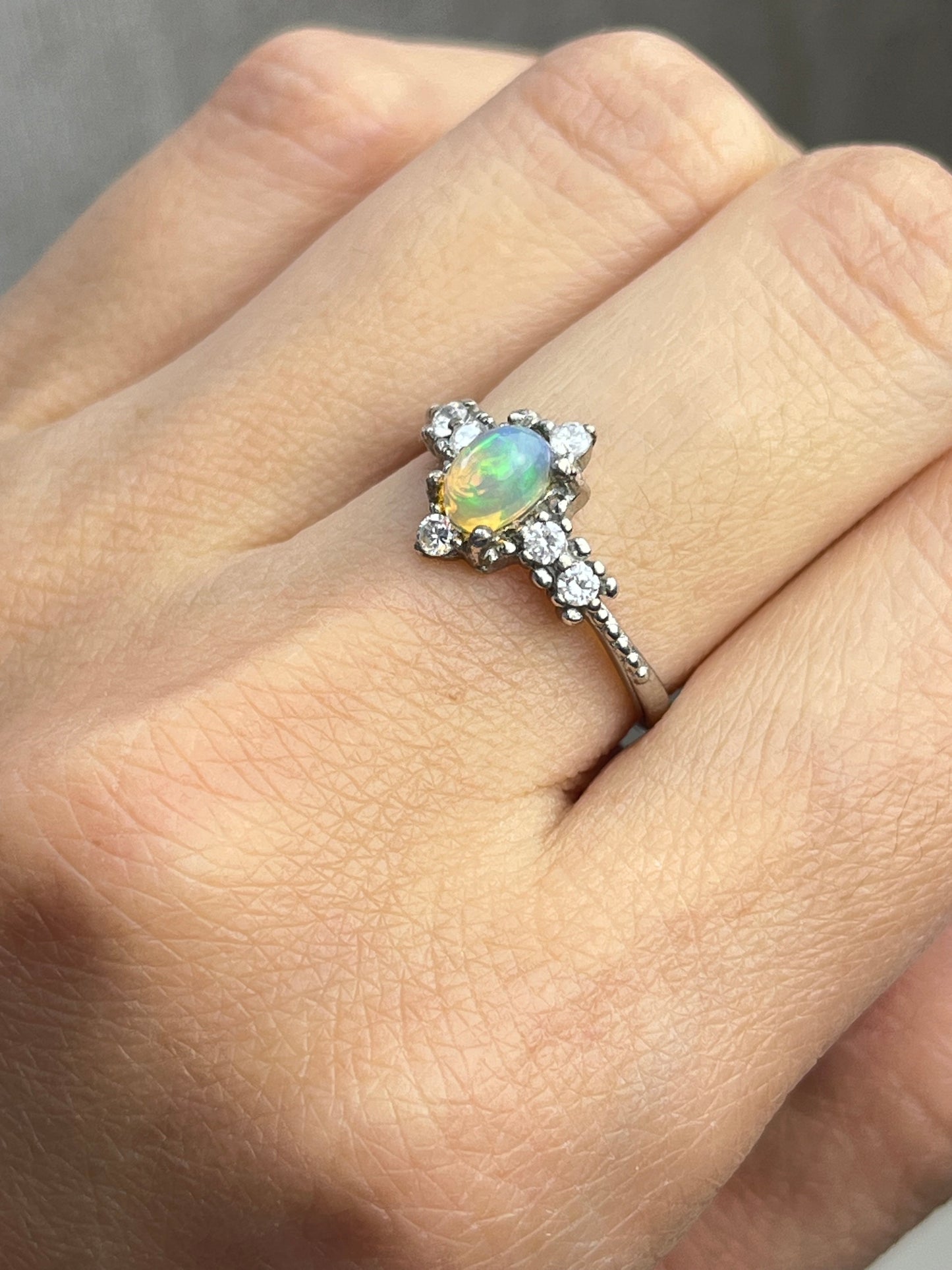 Ring med Opal i 925 sterling sølv