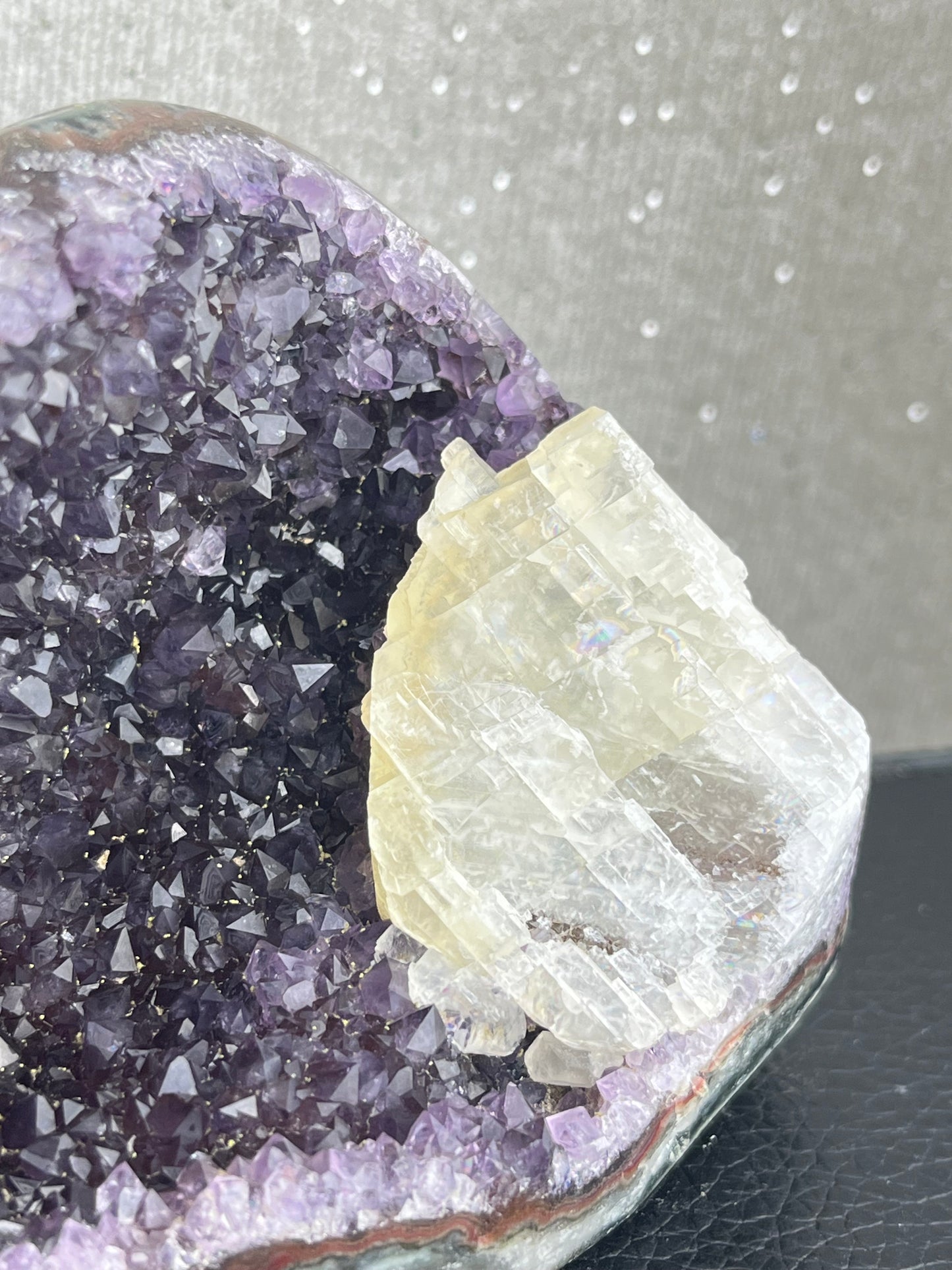 Ametyst med kalsitt geode
