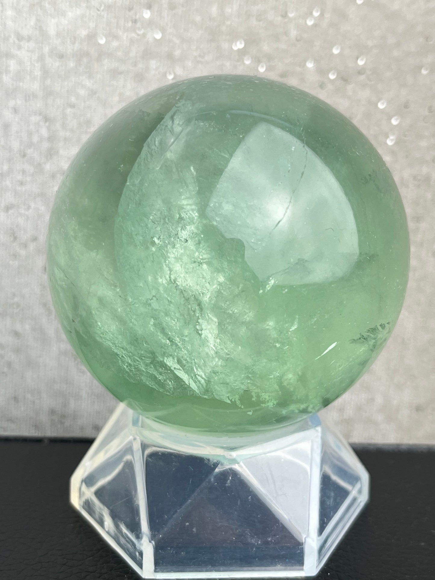 Grønn fluoritt kule