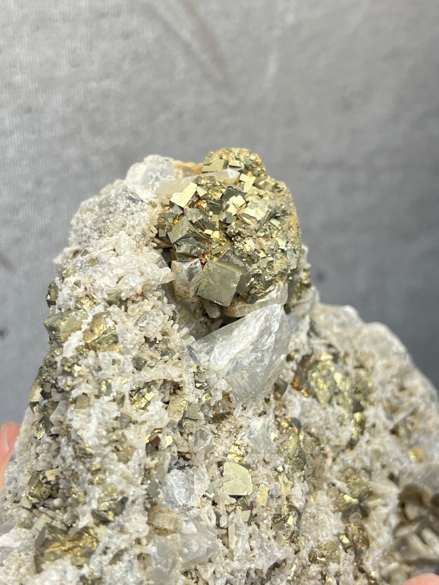 Pyritt med kvarts