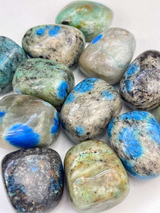 K2(Azurite in granite) tumbled 25-30mm