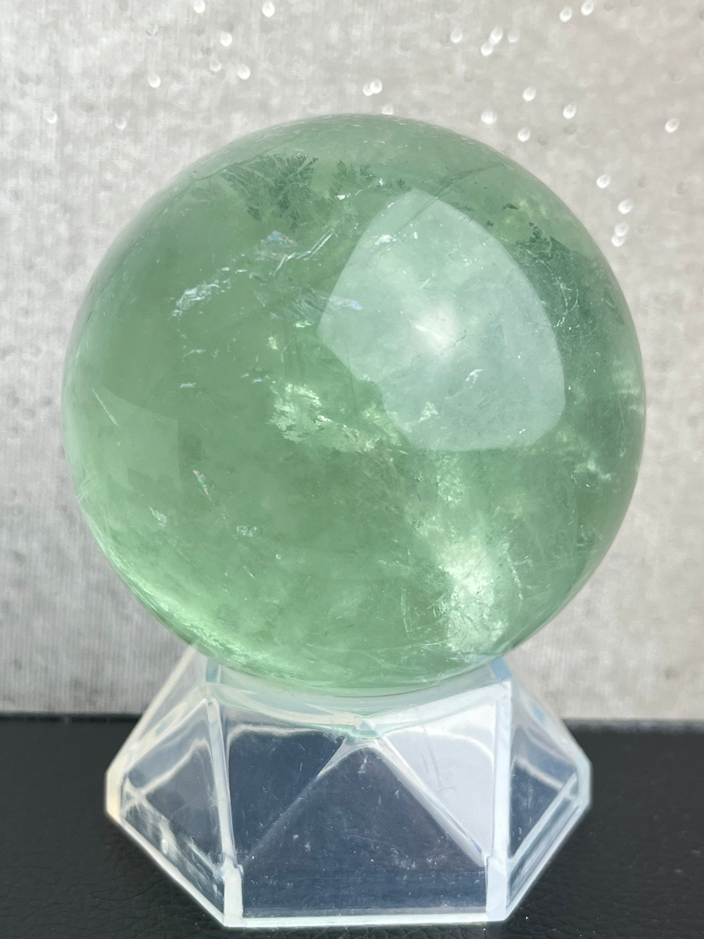 Grønn fluoritt kule