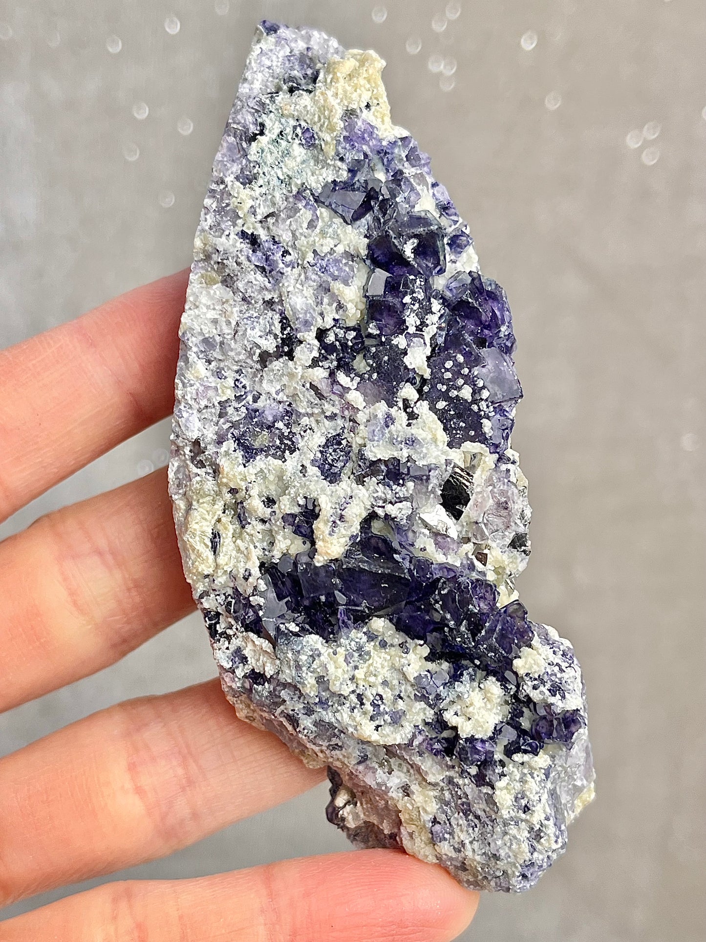 Lilla Fluoritt med pyritt