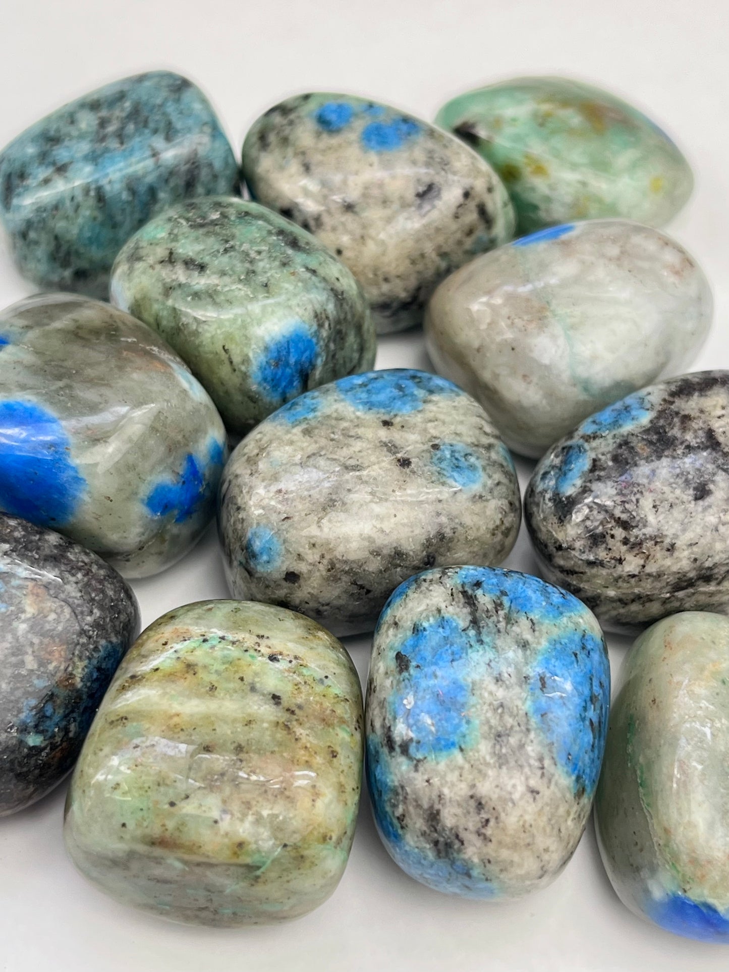 K2(Azurite in granite) tumbled 25-30mm
