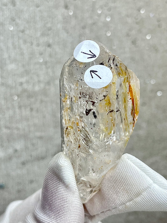 Enhydro Kvarts med svart sediment