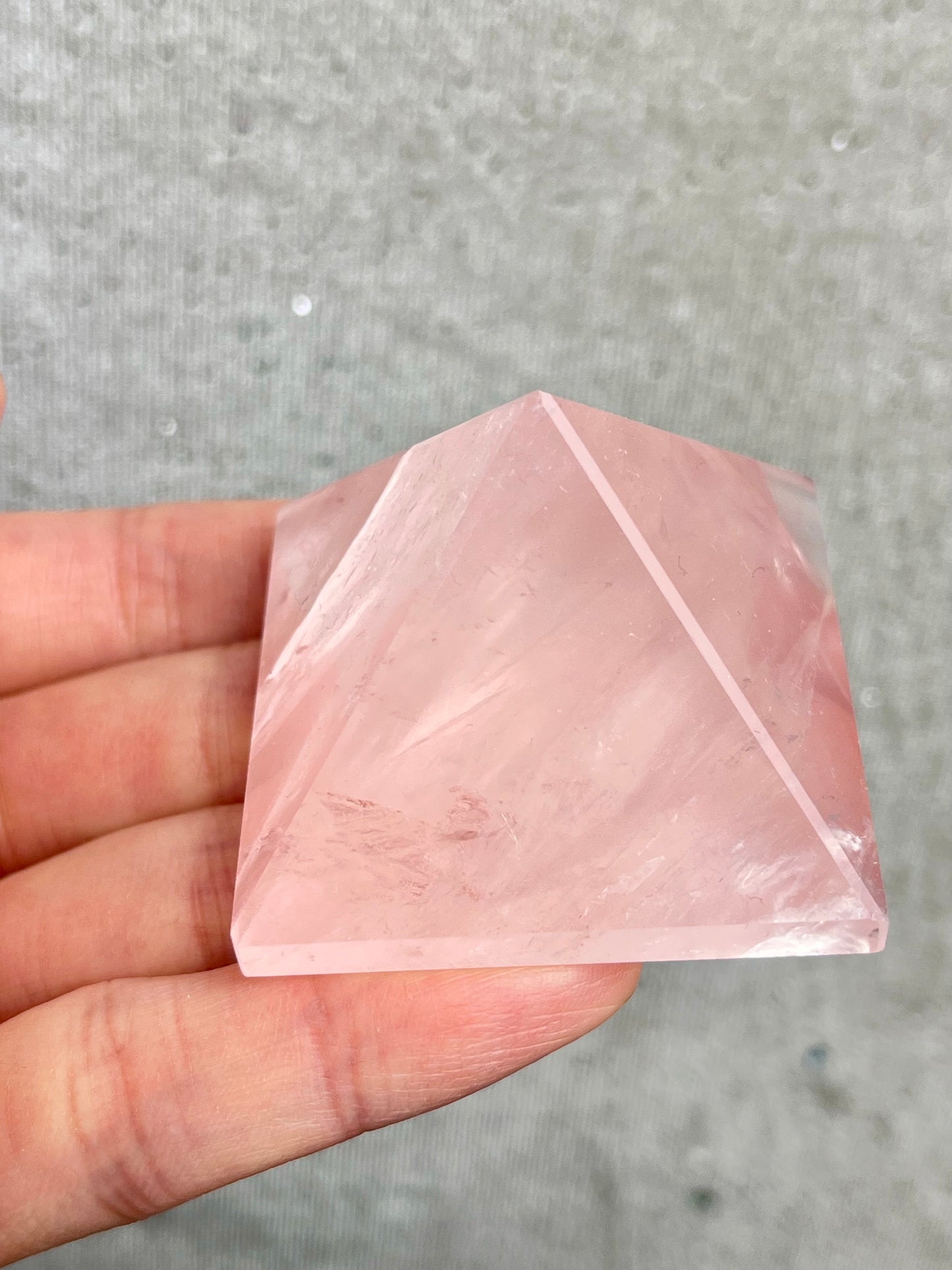 Rosenkvarts Pyramide