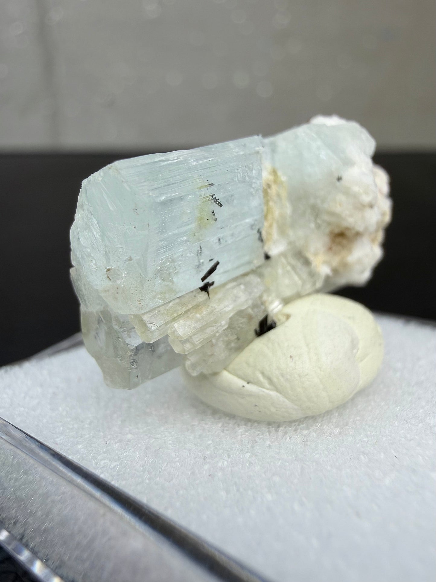 Akvamarin med spessartin granat, Pakistan