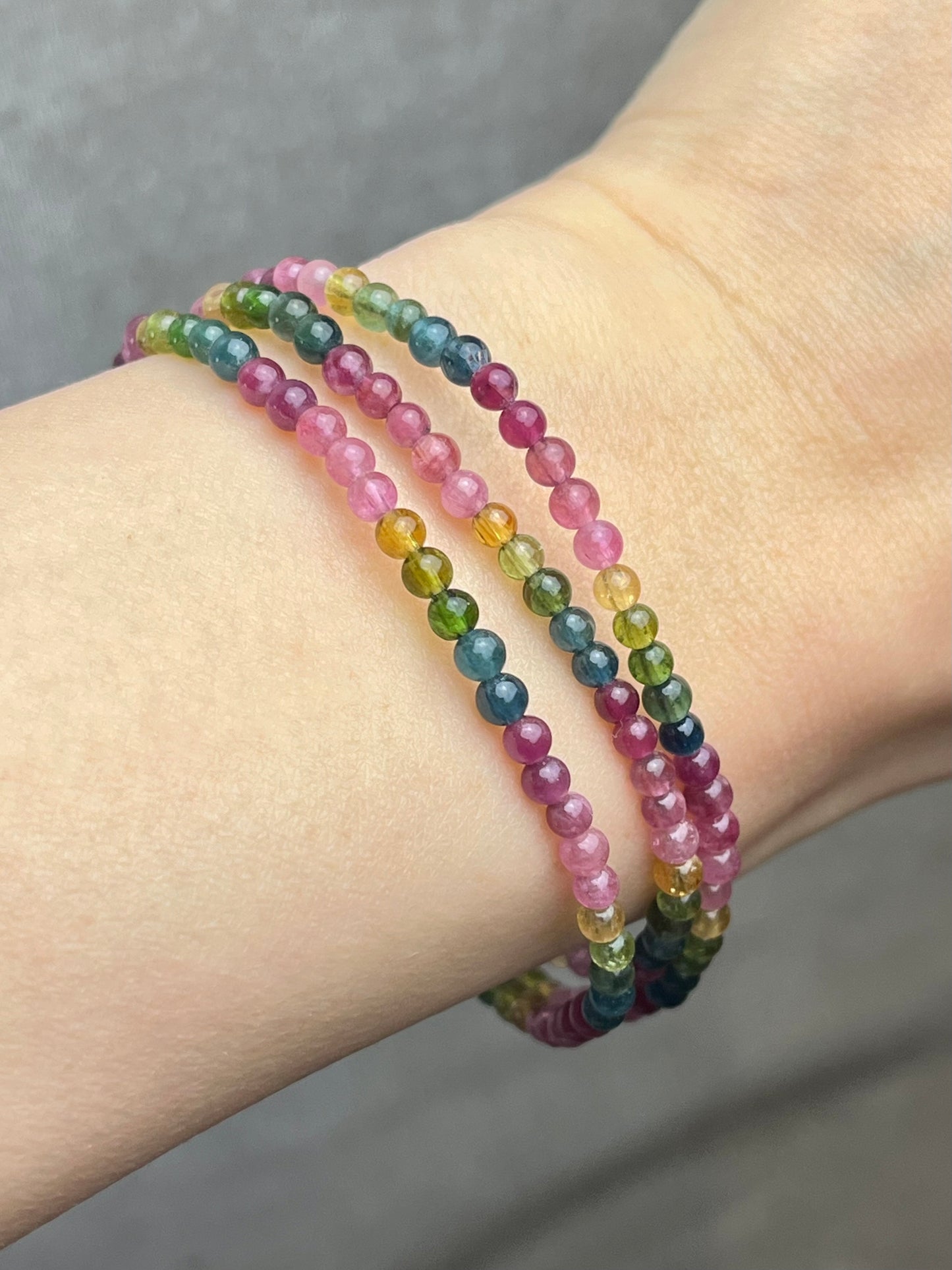 Regnbue Turmalin armbånd 3mm+ (3 ganger rundt armen)