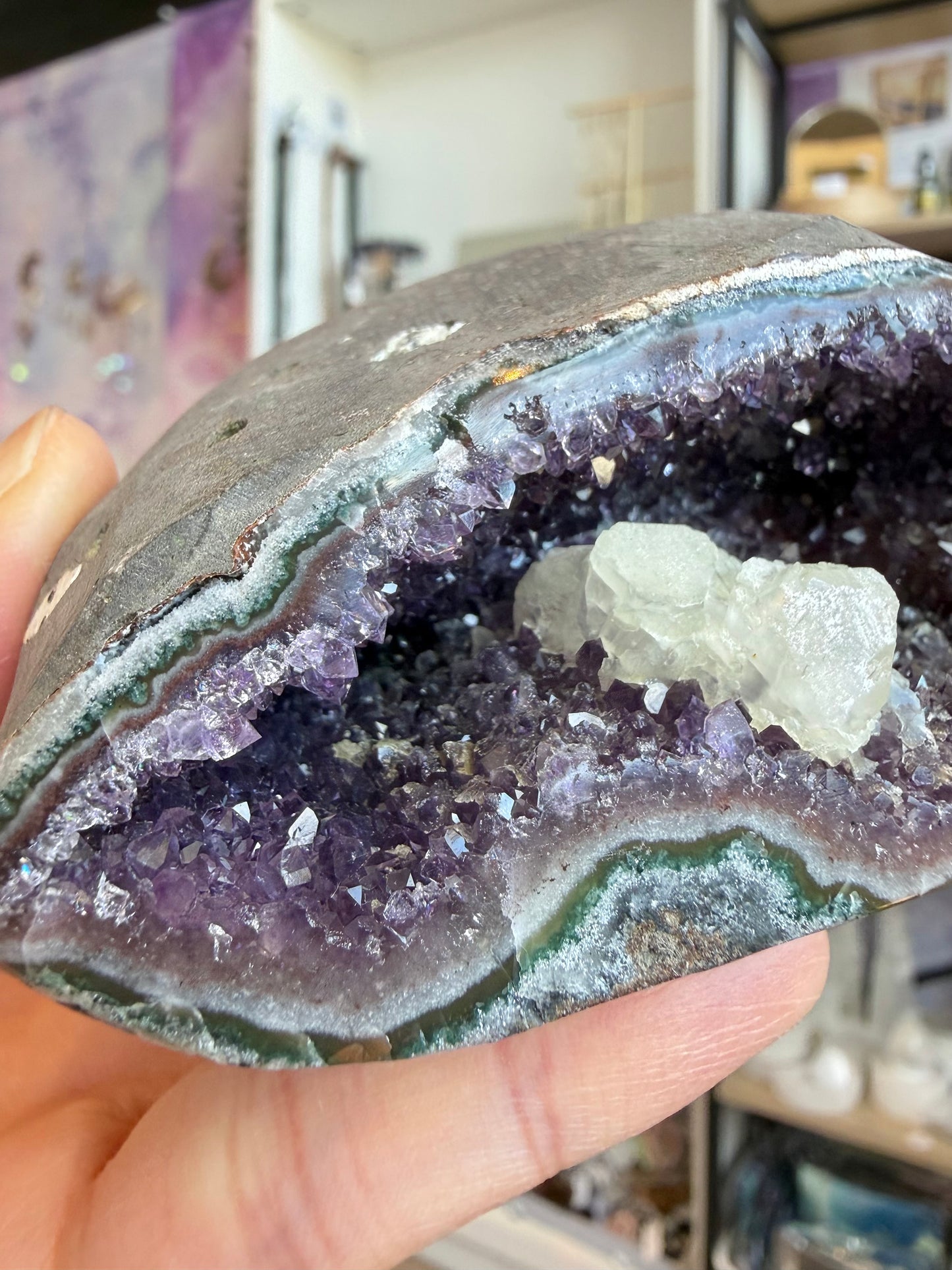 Ametyst med kalsitt geode
