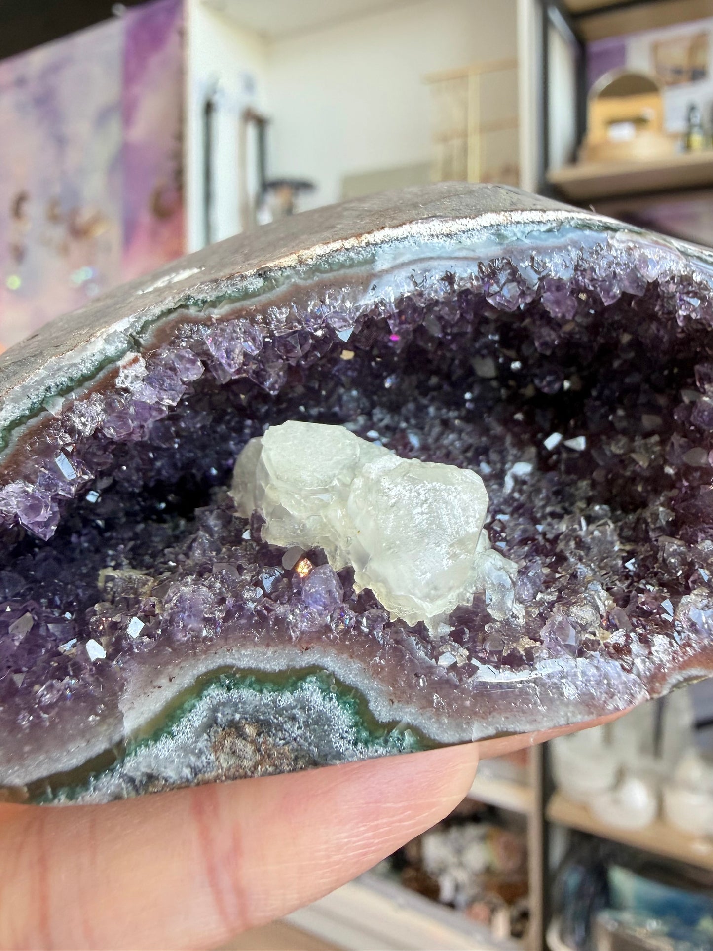 Ametyst med kalsitt geode