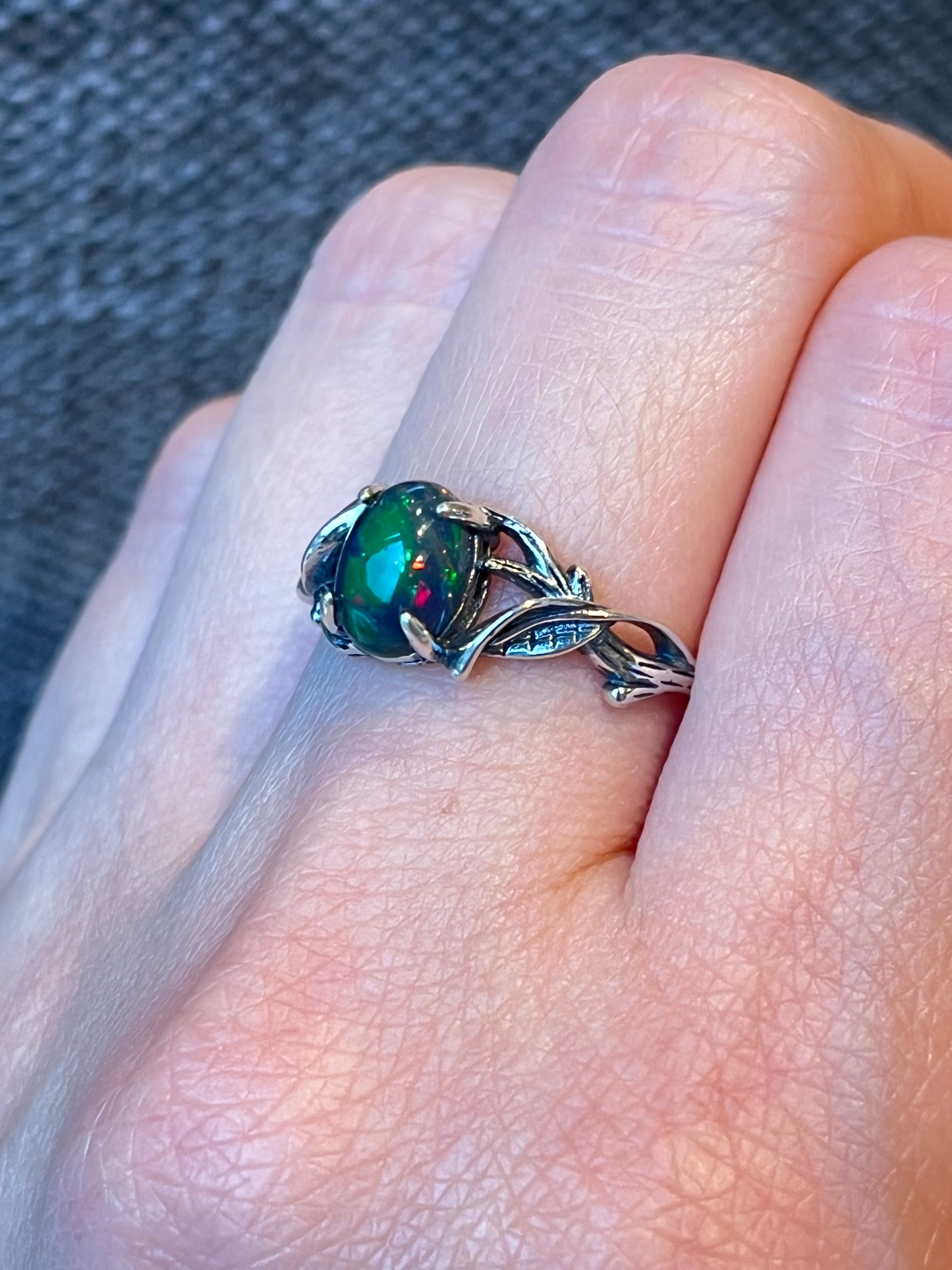 Ring med Opal,svart i 925 sterling sølv