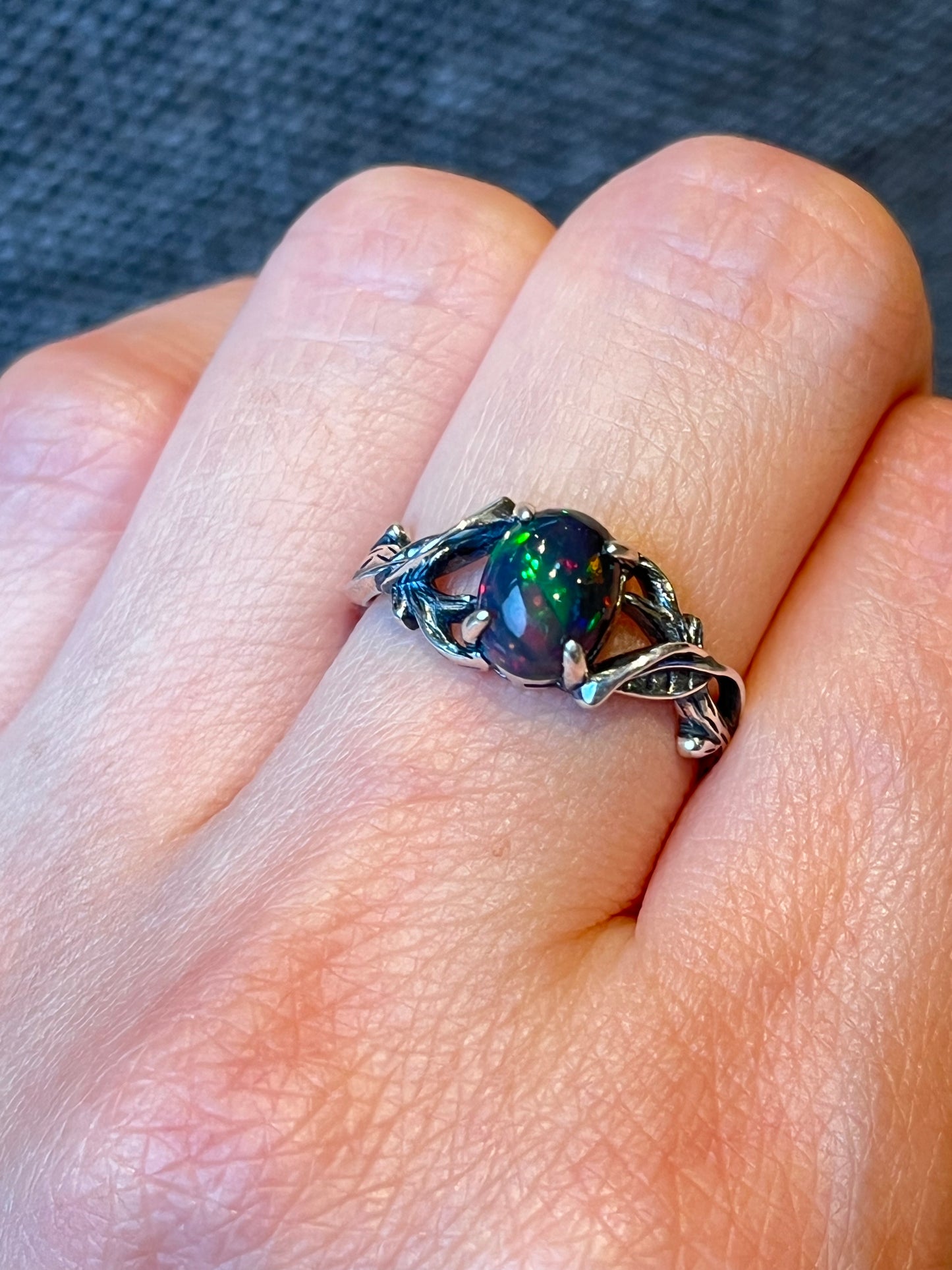 Ring med Opal,svart i 925 sterling sølv