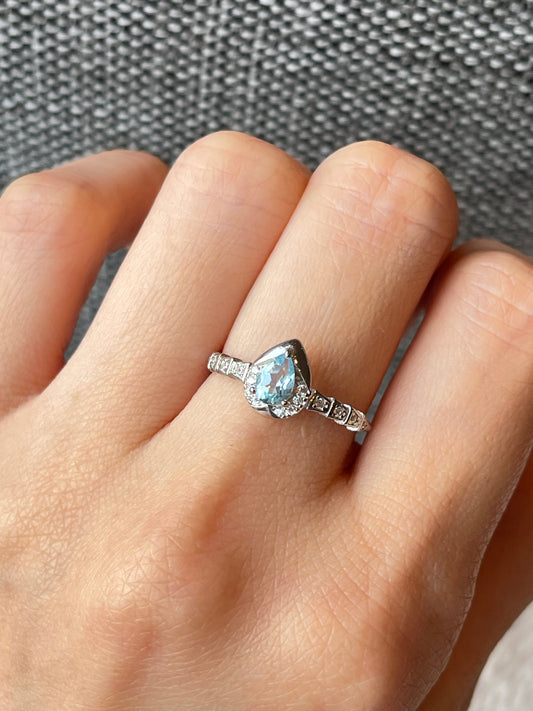 Ring med Blå Topas i 925 sterling sølv