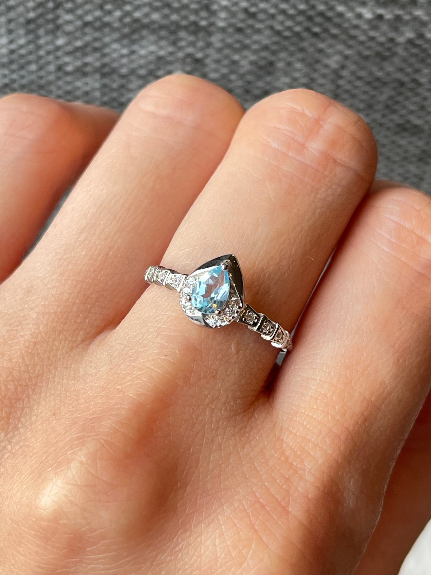 Ring med Blå Topas i 925 sterling sølv