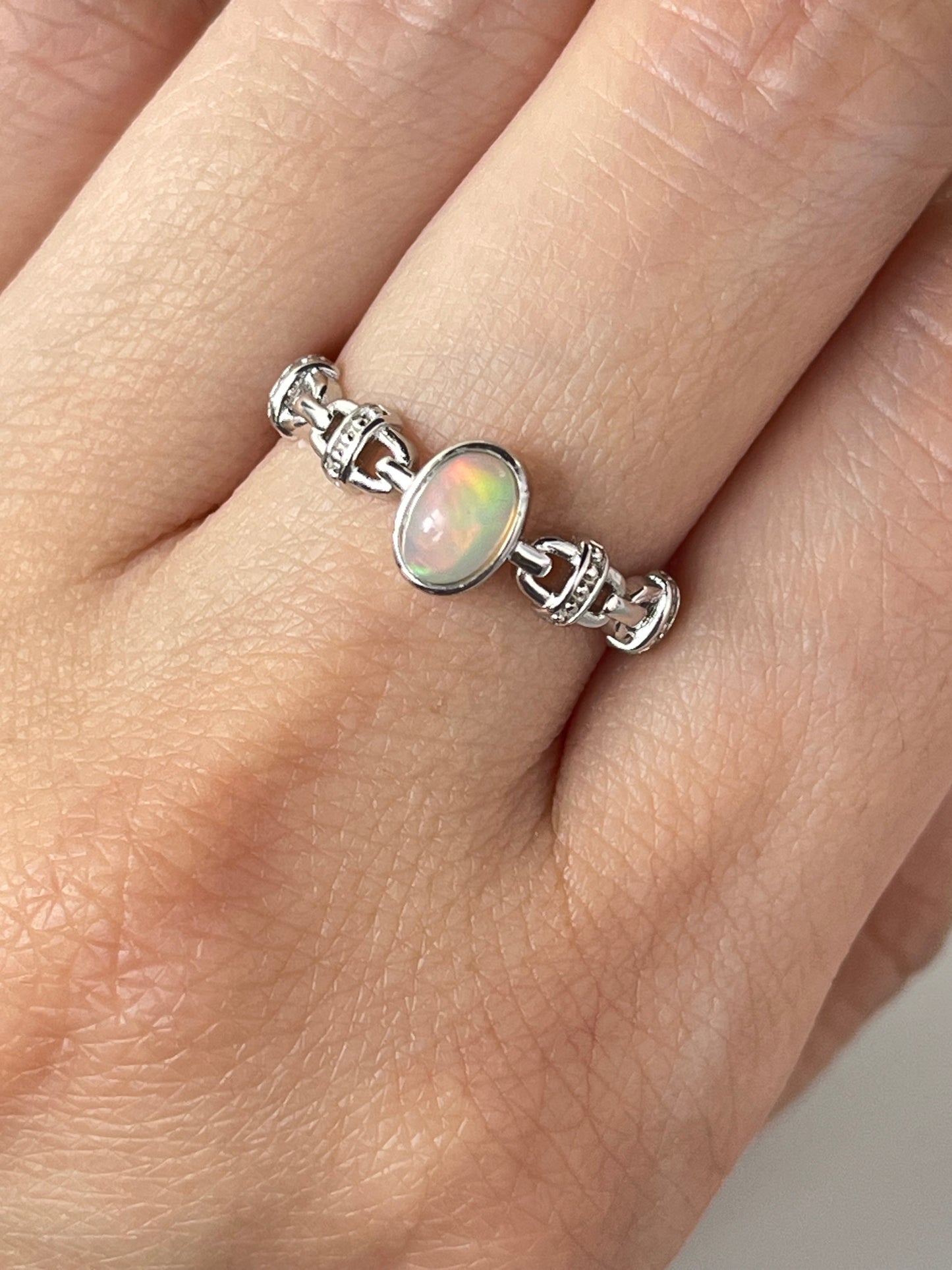 Ring med Opal i 925 sterling sølv