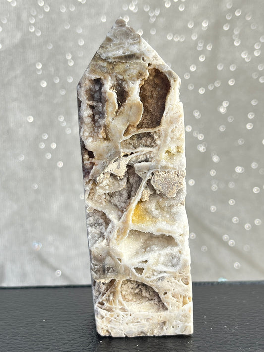 Kalsedon med druzy kvarts tårn H