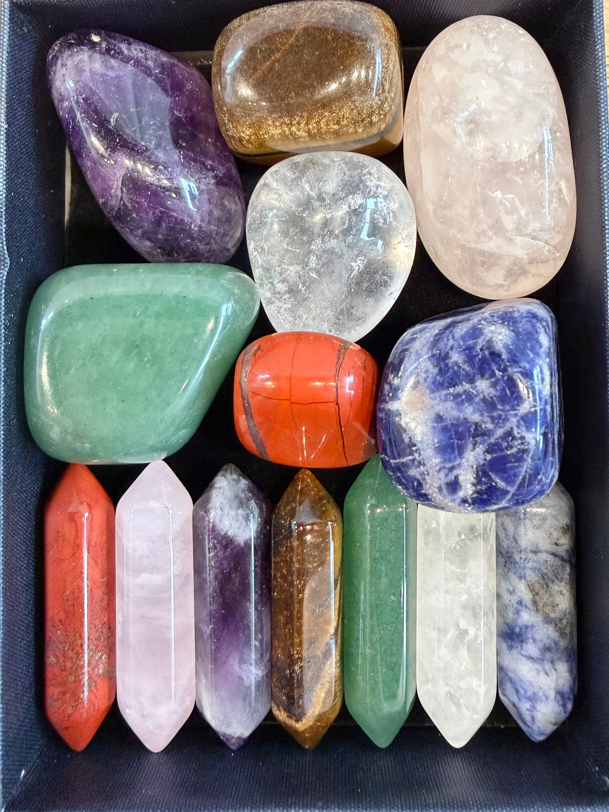 Chakra krystallsett i Gaveeske