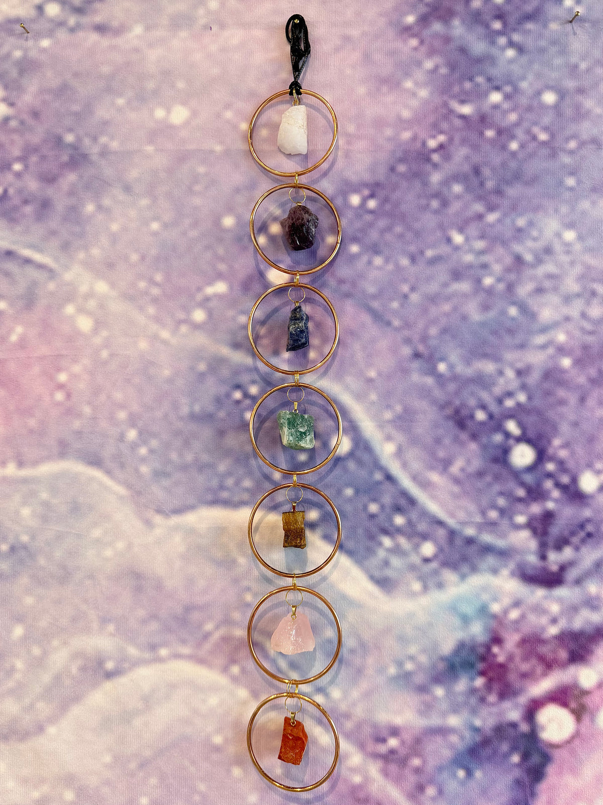 Chakra veggdekor med Råsteiner