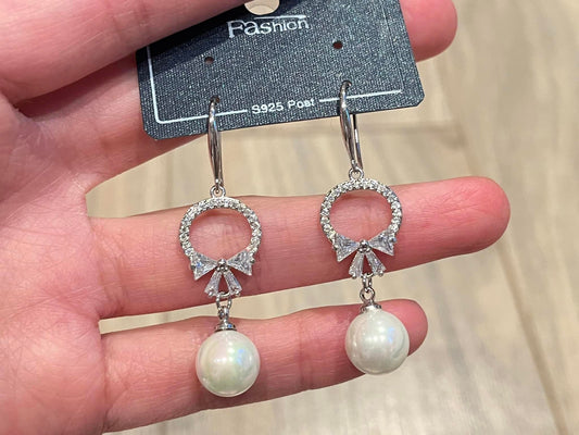 Wire pearl earrings