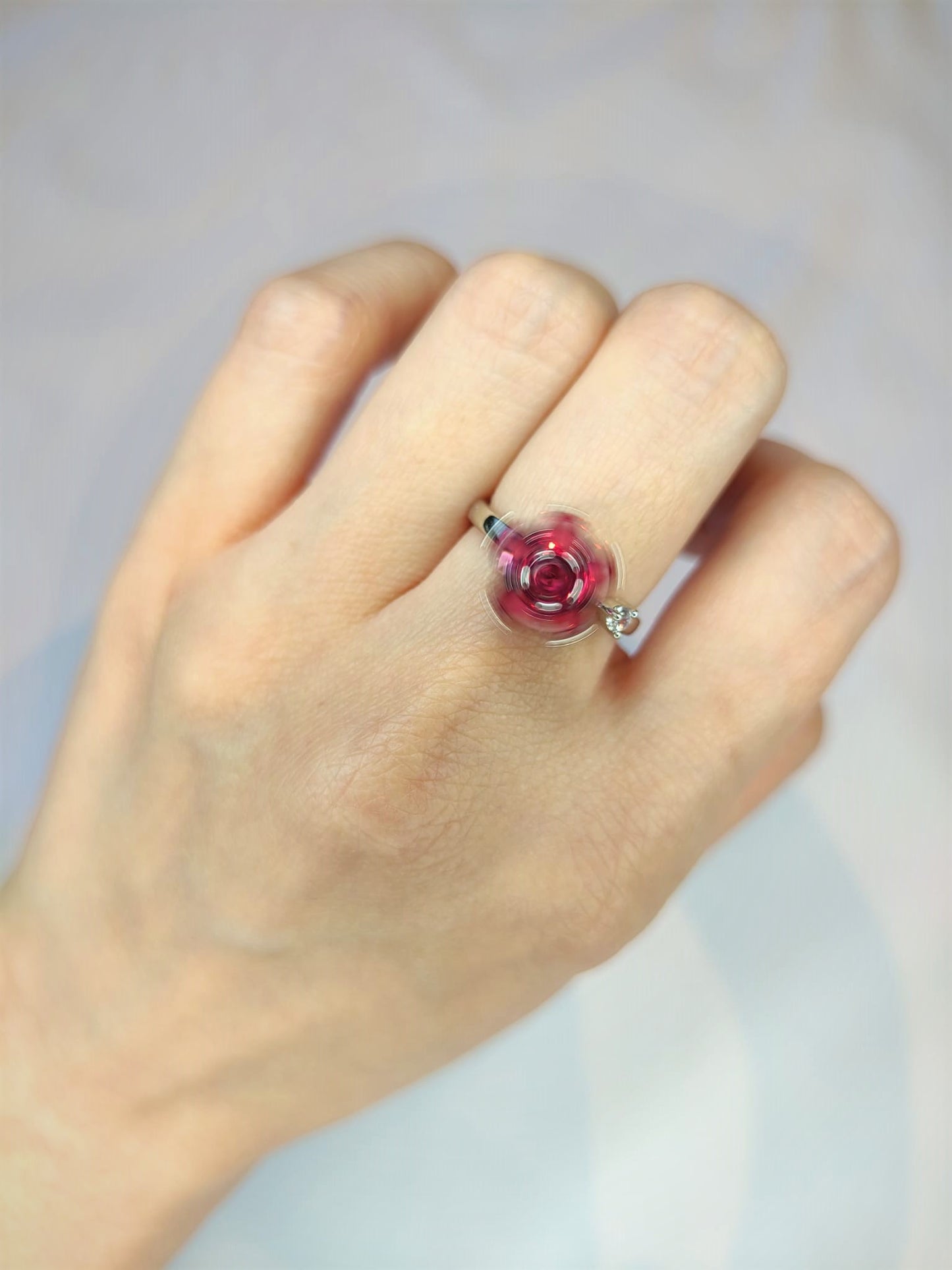 Rotate red flower ring